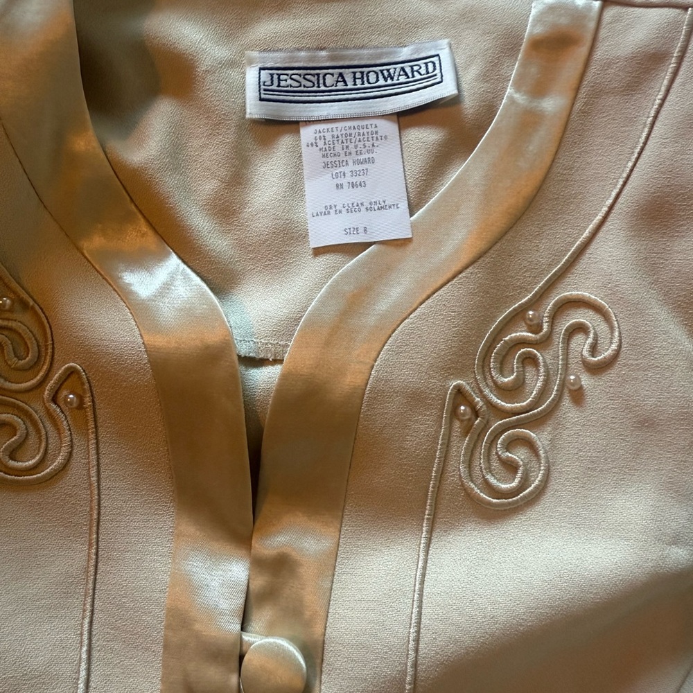Vintage Elegant Cream Two-Piece Suit - Picture 9 of 9